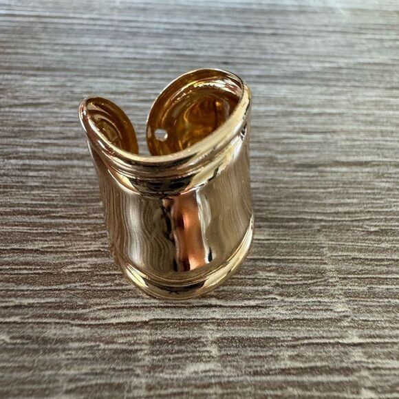 Elegant Gold-Tone Ring A1210 - Picture 2 of 4